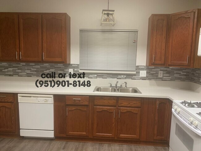 Building Photo - 13957 Doria Cir