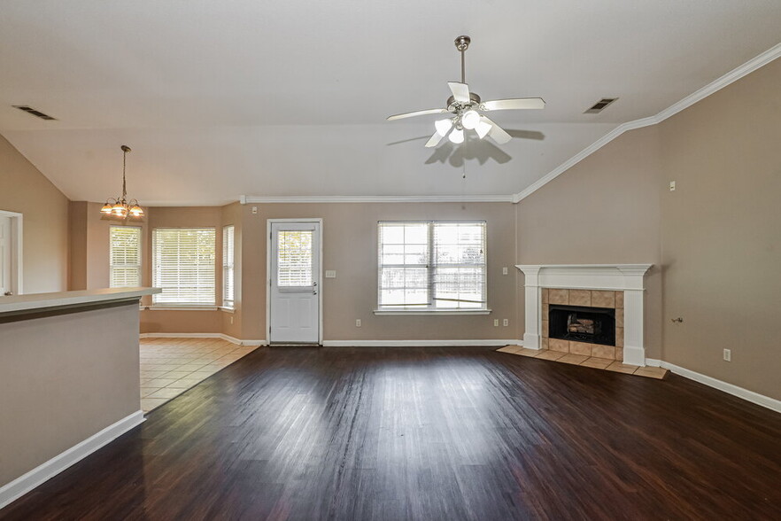 Building Photo - 4064 Sidlehill Dr