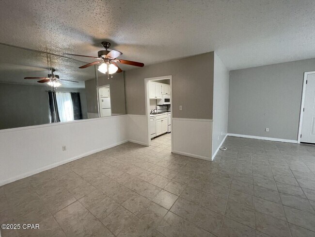 Building Photo - 2100 W Beach Dr