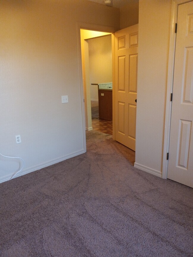 Building Photo - Cute patio home convenient to shopping and much more!