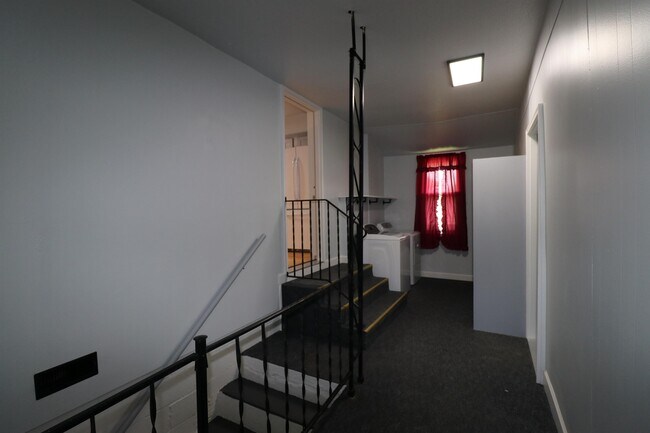Building Photo - 855 Langlade Ave