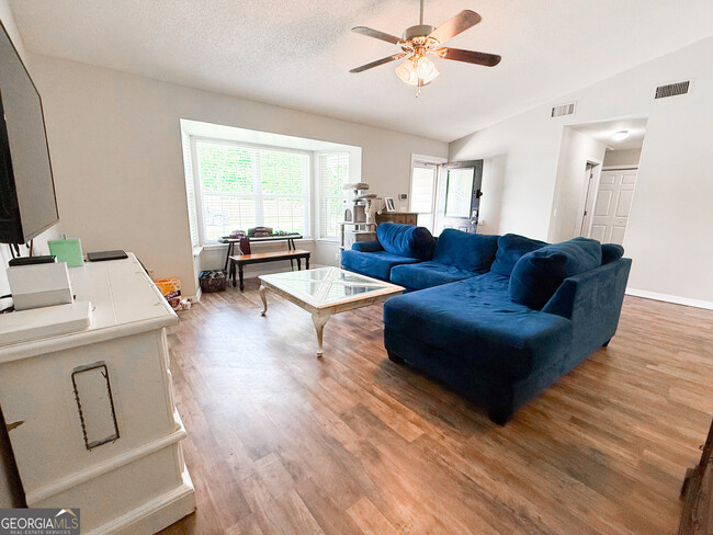 Building Photo - 702 Westgate Cir