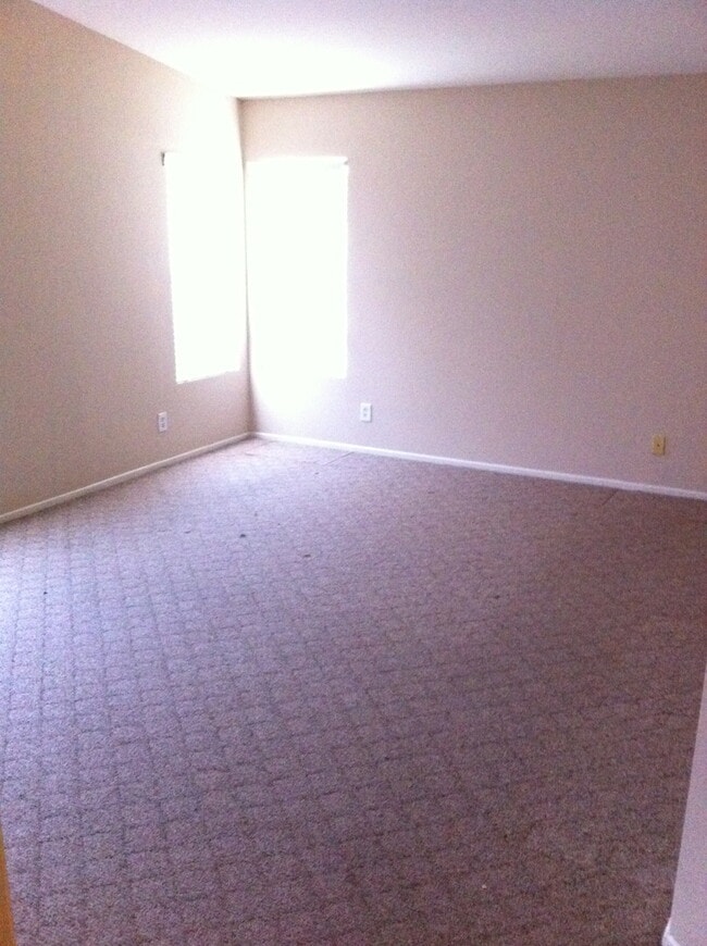 Building Photo - 3 BEDROOM HOME NEAR EAGLE RANCH COMMUNITY OFF TOPAZ RD.