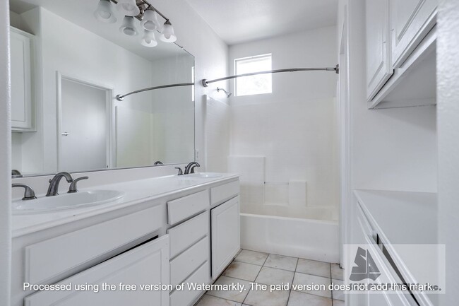 Building Photo - Gorgeous End unit in Rancho Santa Margarita!