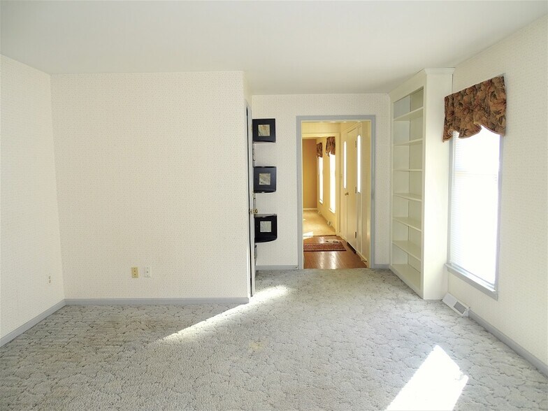 Building Photo - 859 Cindy Ln