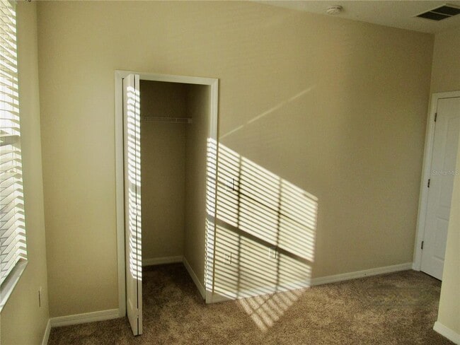 Building Photo - 896 Chelsea Dr