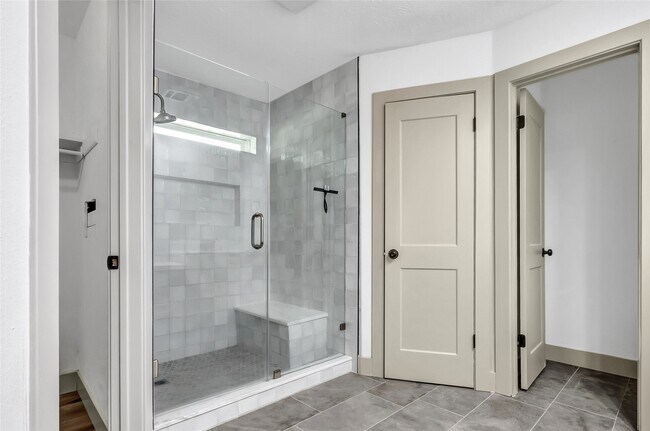 Building Photo - 10115 Kirkbluff Dr