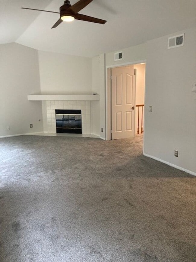 Building Photo - 3 Bedroom 3 Bath Home Located in the gated...