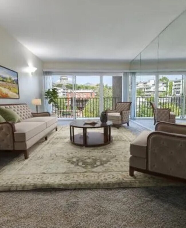 Building Photo - 245 N Vine St