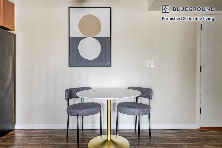 Building Photo - 160 Locksunart Way