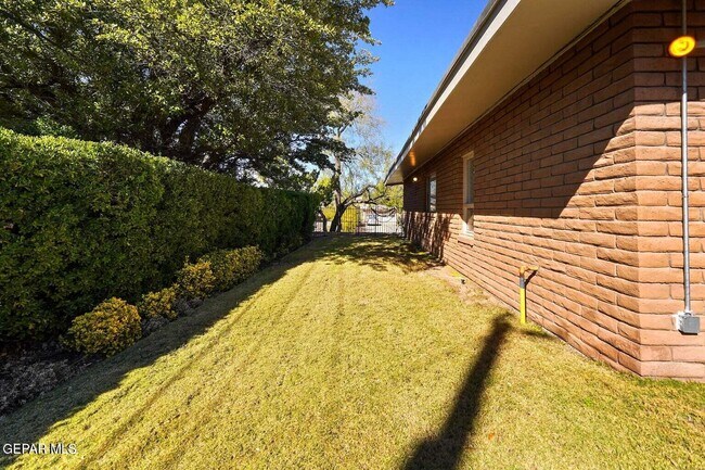Building Photo - 528 Stonebluff Rd