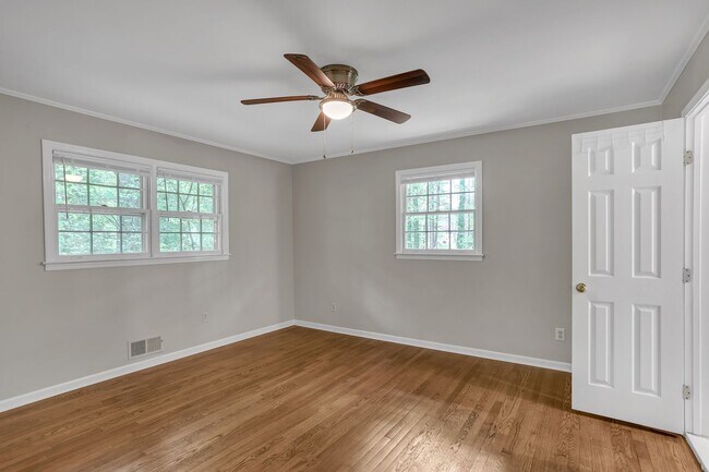 Building Photo - Prestigious Dunwoody Georgia