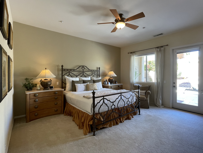 Cal-King Mattress and Plush Linens and View of Garden - 18 Vista Mirage Way