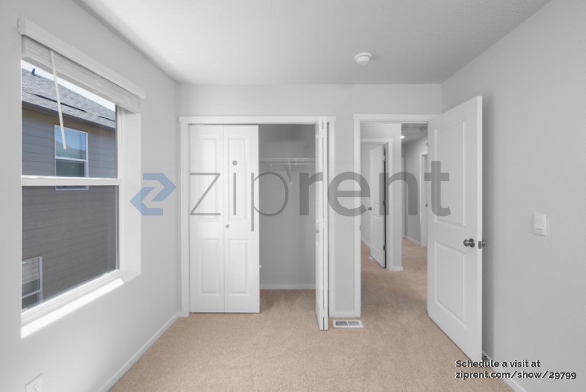 Building Photo - Unit
