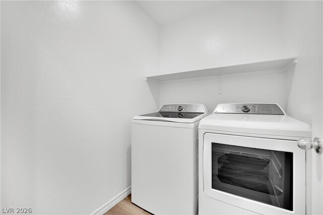 Building Photo - 600 N Carriage Hill Dr