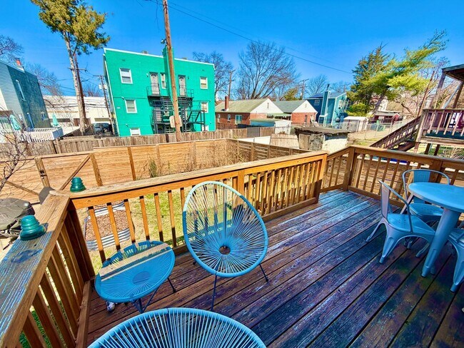 Building Photo - Beautiful Benning 3 Bedroom Renovated Bungalow Home with Yard, Parking, W/D.