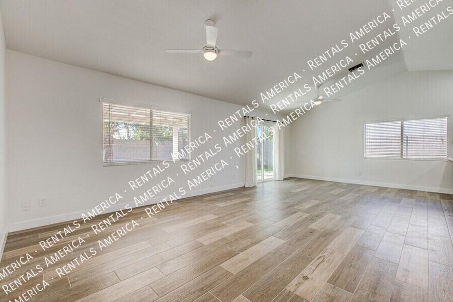 Building Photo - 819 W Ross Ave