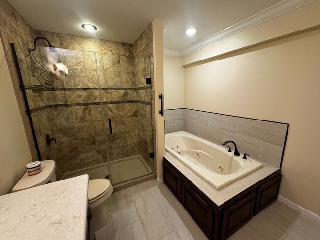 Building Photo - 3 bedroom,3.5bath.