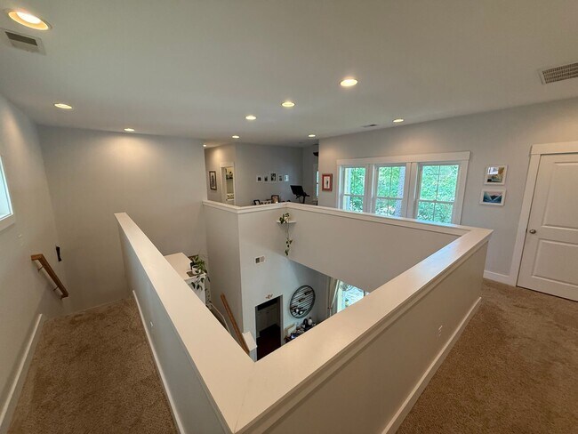 Building Photo - 3 Bedroom 2.5 Bath House in Moultrie Park ...