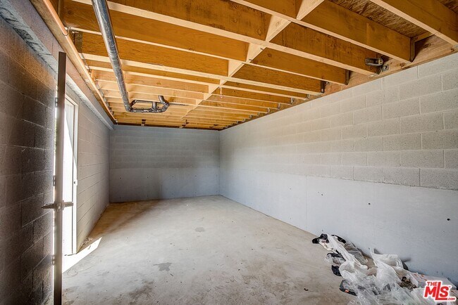 Building Photo - 419 S Lorena St