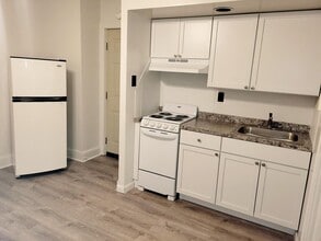 Building Photo - Great remodeled one bedroom apartment