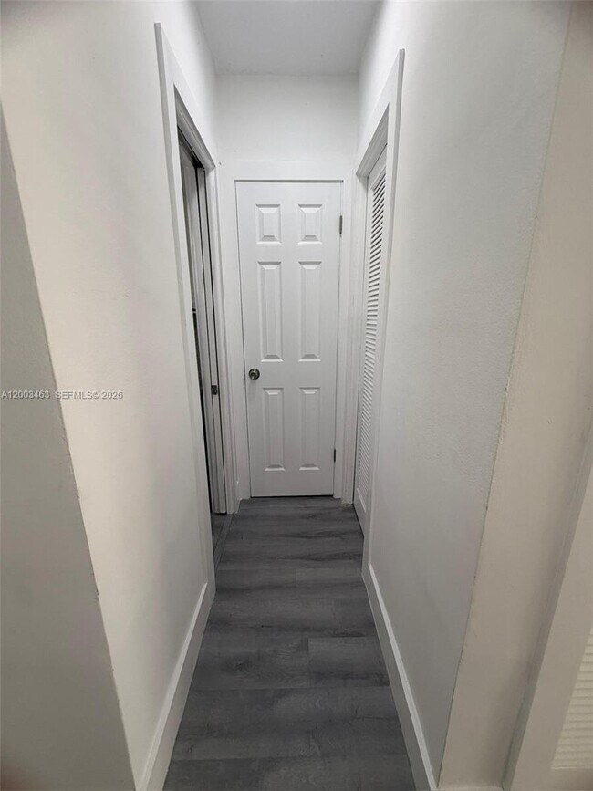 Building Photo - 20111 NE 27th Ct