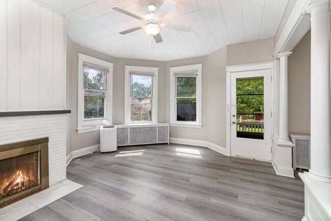 Building Photo - Gorgeous 3 Bedroom 1 Bathroom House