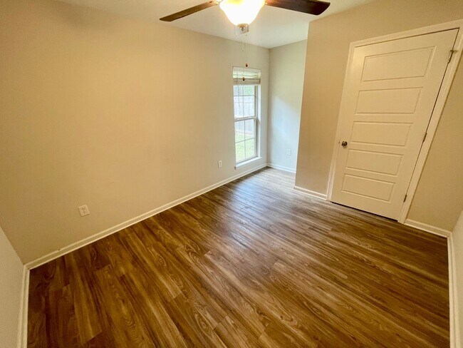 Building Photo - 4/2 for Rent in Brandon 042!!