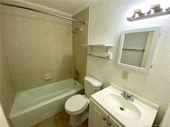 Building Photo - 4800 NE Blue Heron Ln