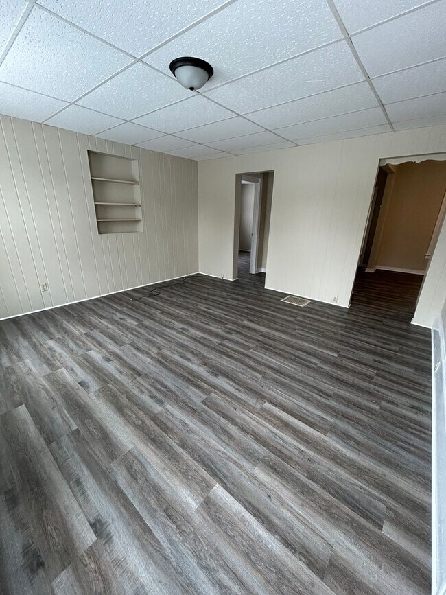 Building Photo - 1 Bedroom 1 Bath Apartment