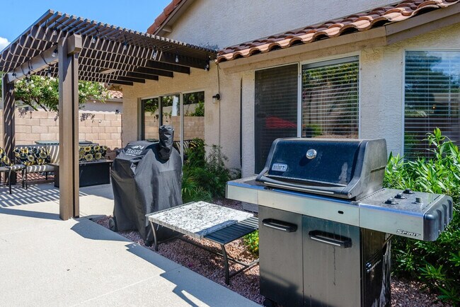 Building Photo - 7254 E Camino Del Monte