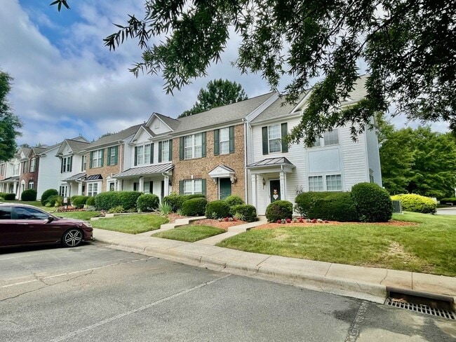 Building Photo - Beautiful 2 bedroom 2 1/2 bath townhouse close to prosperity church Rd!