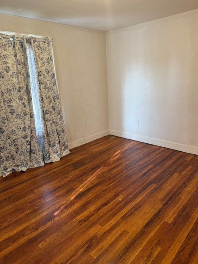 Building Photo - Make this your home 4Bedroom 2 bath home with one car garage $1530 per month