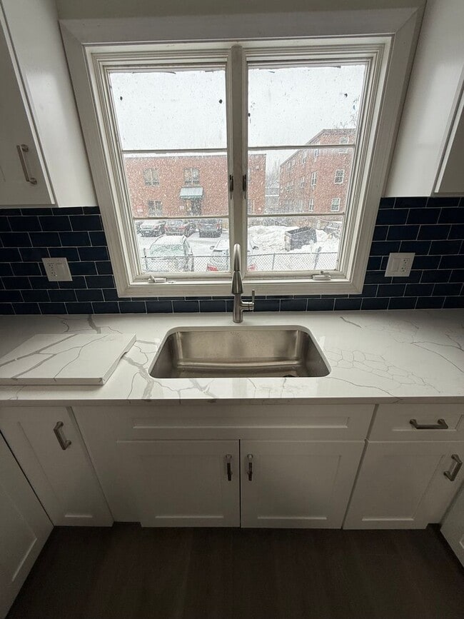 Building Photo - 82-84 Oxford Street