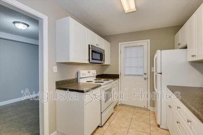 Building Photo - 2905 Arrowhead Dr