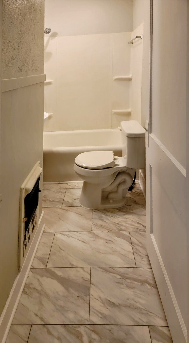 Building Photo - 11th St