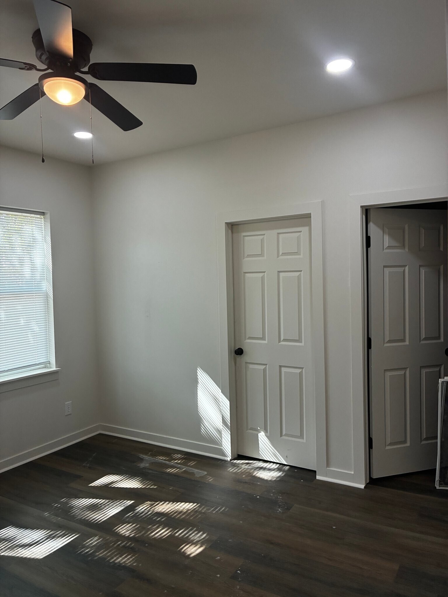 Building Photo - 826 W 29th St