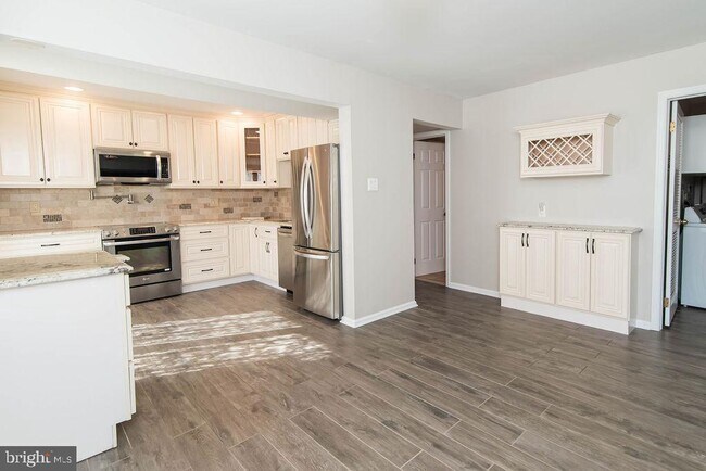 Building Photo - 239 Oakridge Dr