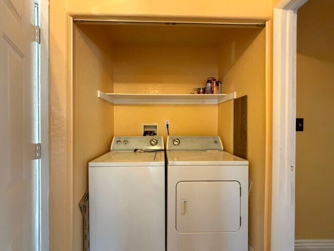 Building Photo - 5072 S Rainbow Blvd