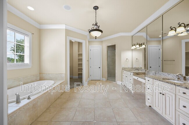 Building Photo - 7 Crooked Stick Ln