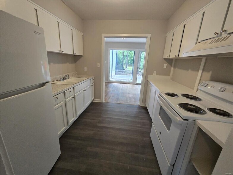 Building Photo - 3739 Wesley Dr