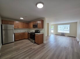 Building Photo - Tower Hill Landings