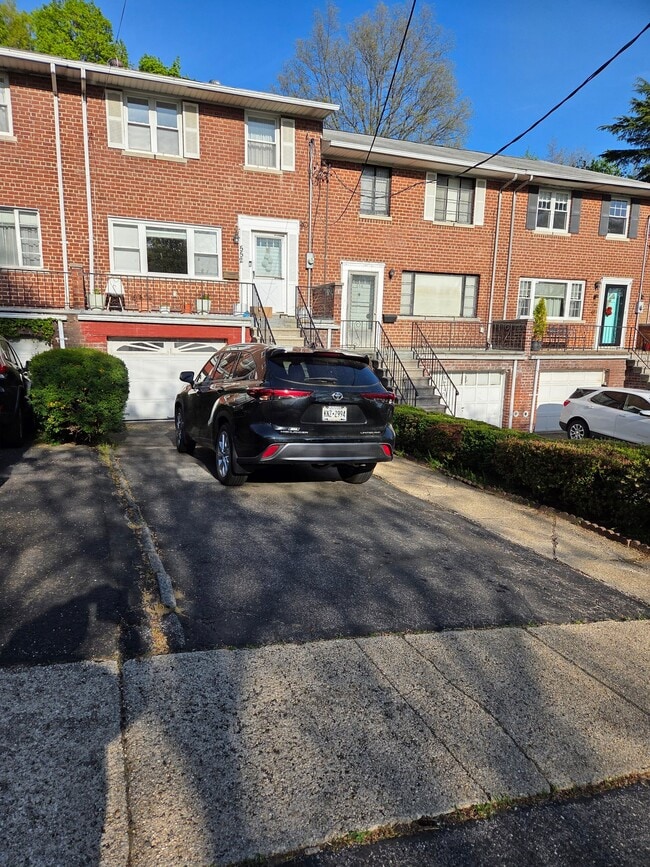 Building Photo - 552 Manor Ridge Rd