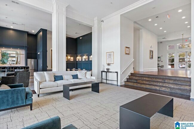 Building Photo - 1840 Oxmoor Rd