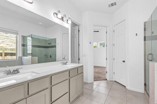 Building Photo - 2907 Zelma Dr