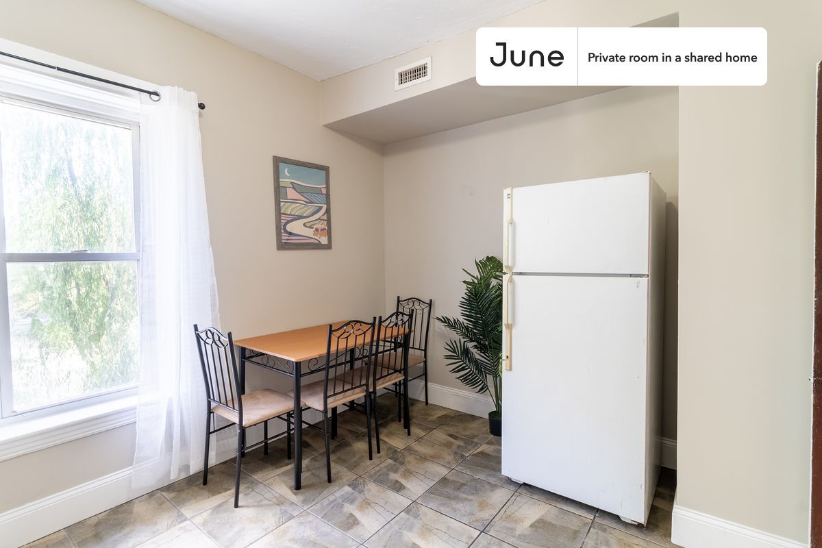 Building Photo - Room in Shared 4 bed/2 bath home