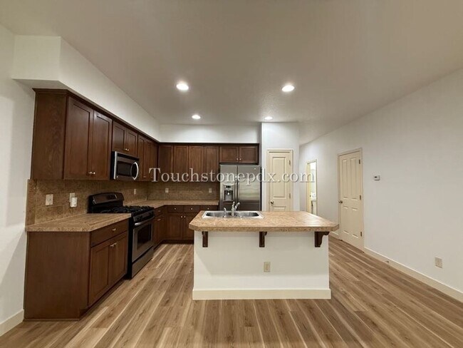 Building Photo - 16316 SE Scoria Ln