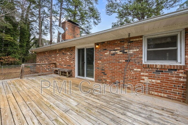 Building Photo - 2616 Redbud Dr