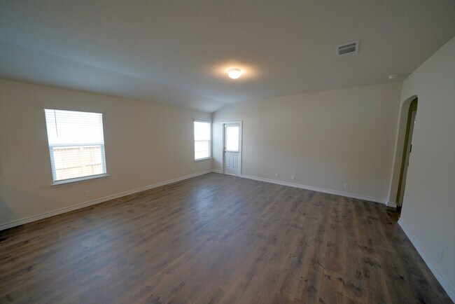 Building Photo - Newly Built Home in Red River Ranch Neighborhood of Cibolo, TX Realtor Commission: $500