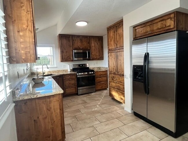 Building Photo - Inviting 3 Bedroom House Near Cottonwood Creek Park